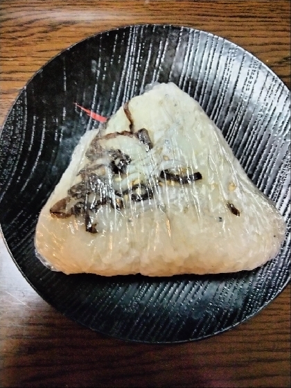 しらすと塩昆布のおにぎり