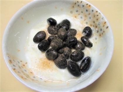 シナモン風味☆黒豆のヨーグルト