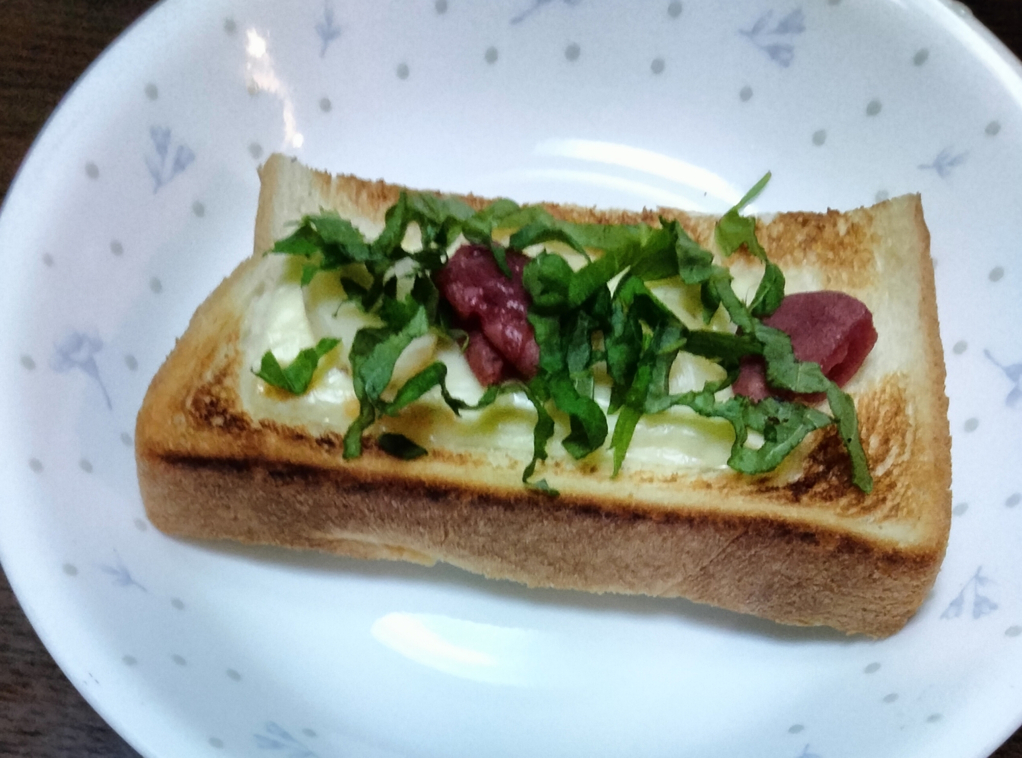 チーズトーストアレンジ にんにく梅干&大葉
