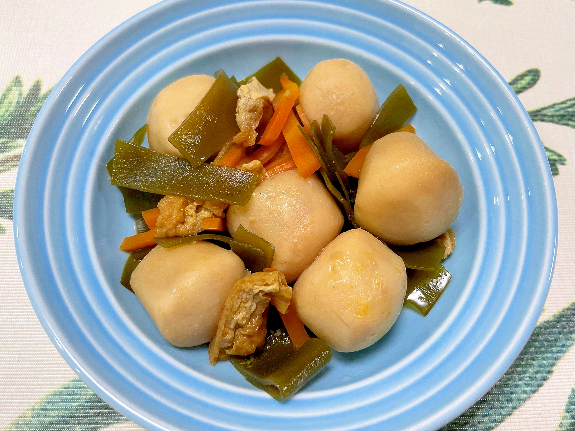 里芋と昆布の煮物