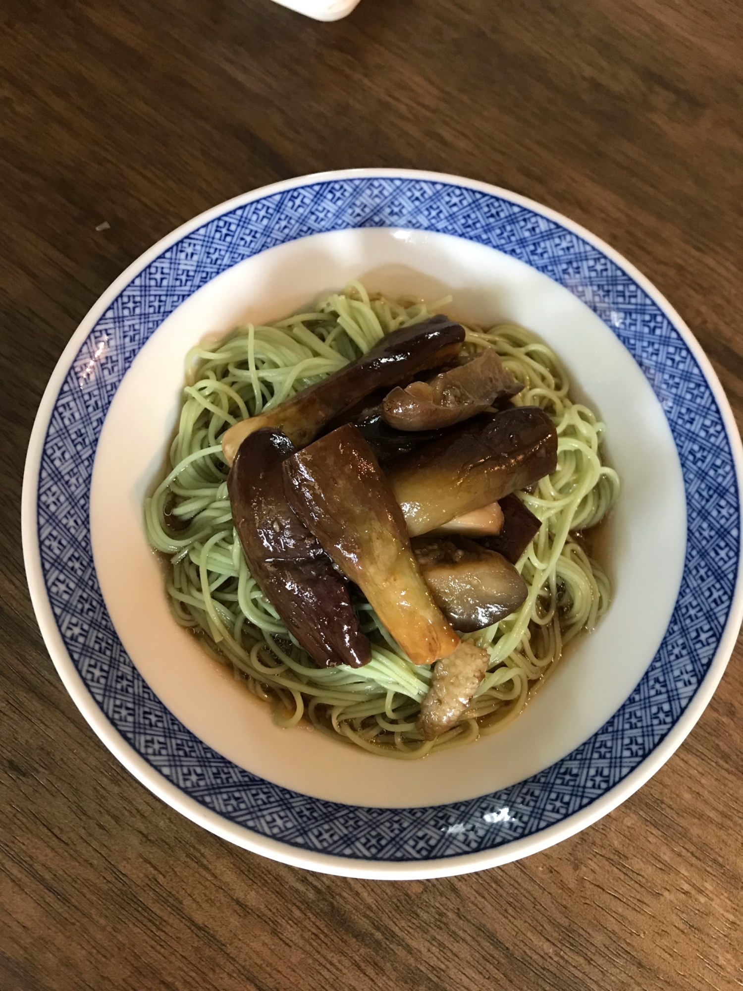 甘酸っぱい茄子のせ素麺