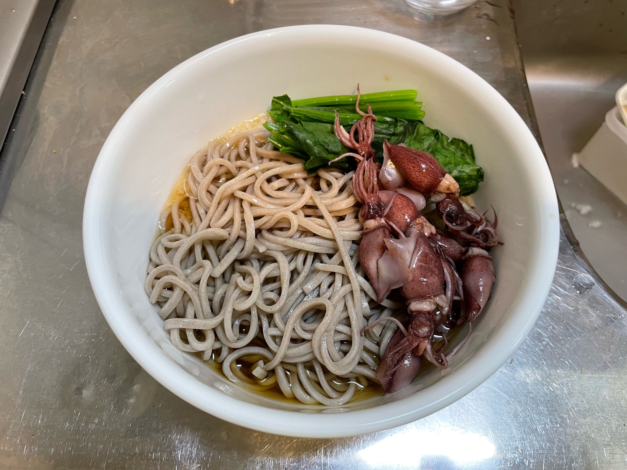 ホタルイカとほうれんのとろろ蕎麦