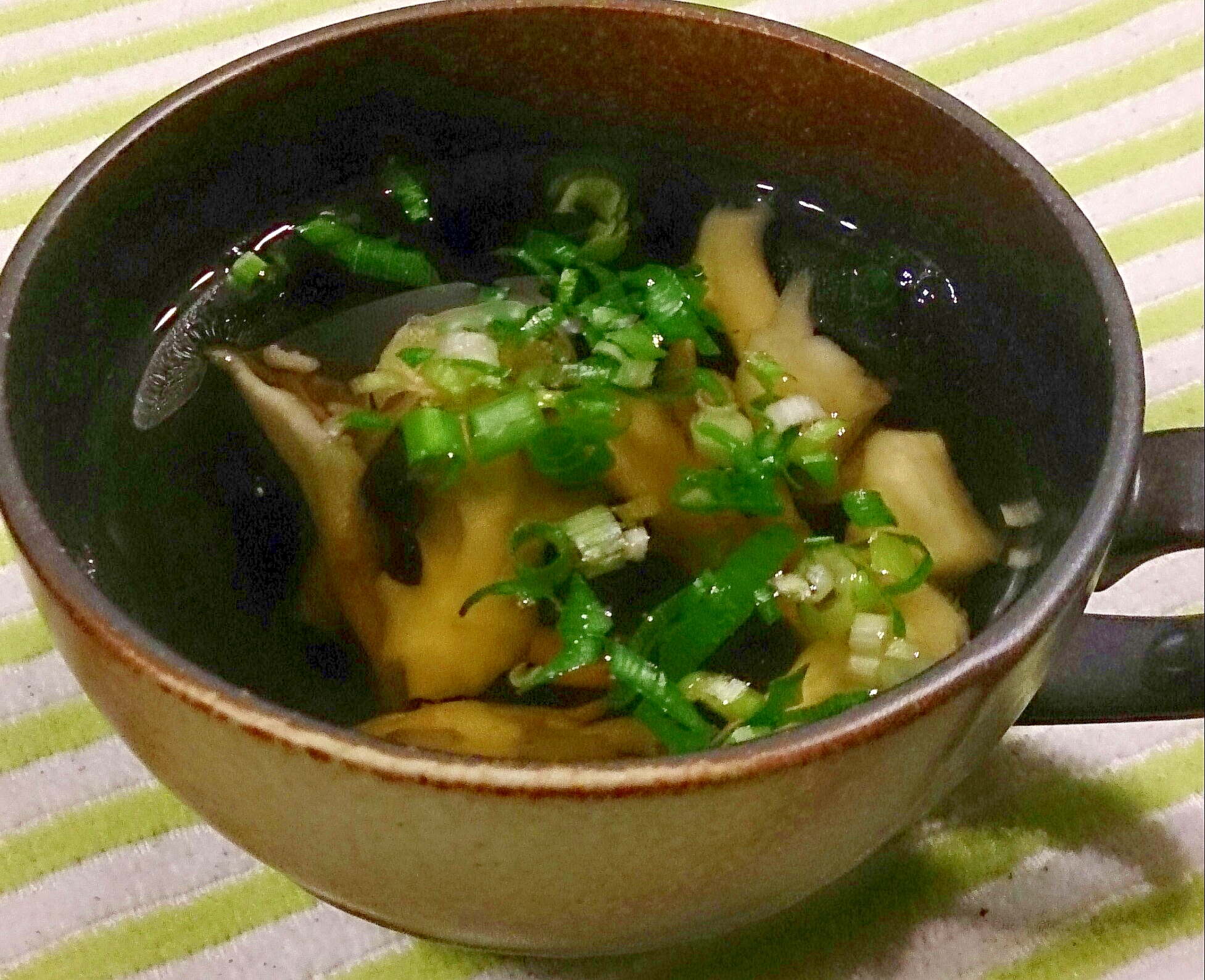 白だしで簡単 舞茸のお吸い物 レシピ 作り方 By わたこげ 楽天レシピ 白だしで簡単 舞茸のお吸い物 レシピ 作り方 By わたこげ 楽天レシピ