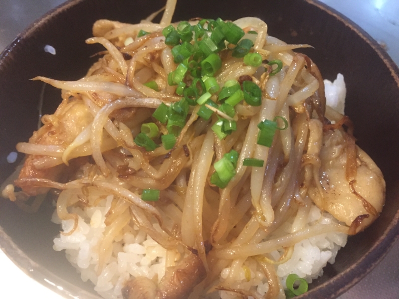 節約鶏皮もやし丼