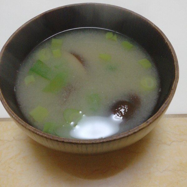 しいたけだし De しいたけと青葱の麦味噌汁 レシピ 作り方 By イク9110 楽天レシピ しいたけだし De しいたけと青葱の麦味噌汁 レシピ 作り方 By イク9110 楽天レシピ