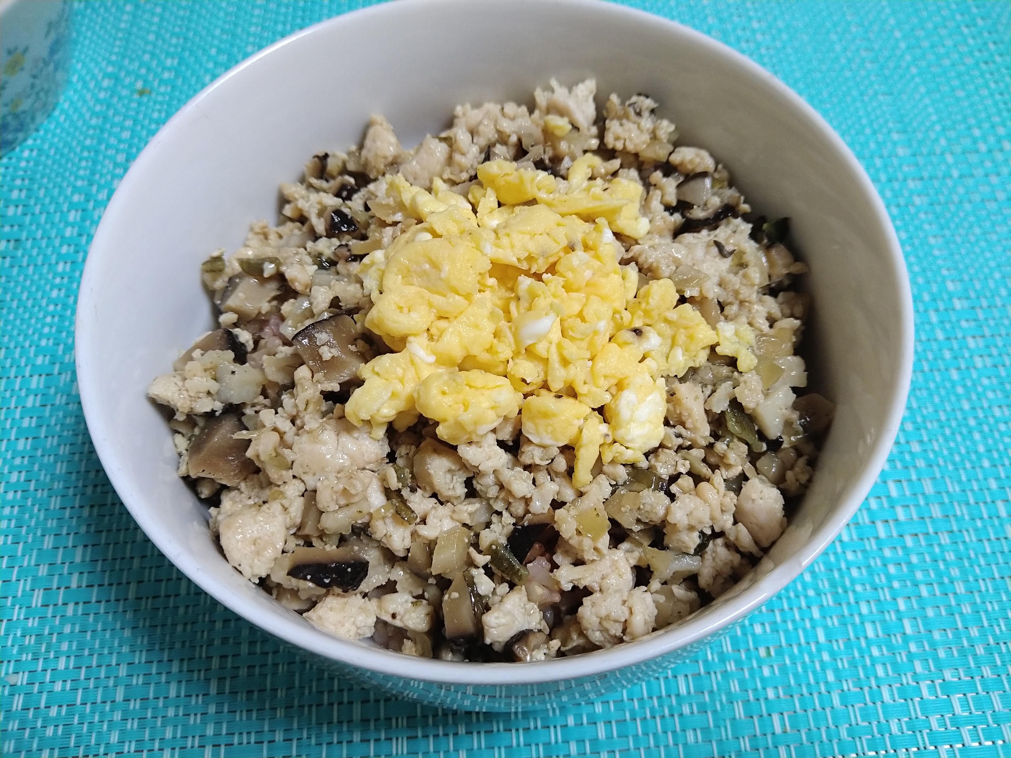 ひき肉とぬか漬けの炒めそぼろ丼