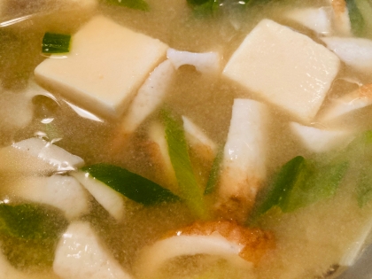 豆腐とちくわの簡単味噌汁