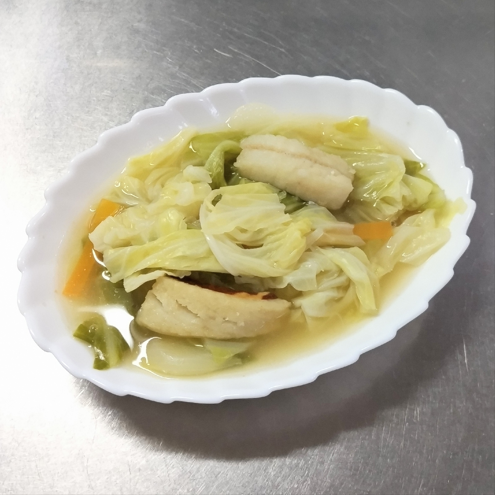 春キャベツと白身魚の白だし煮込み