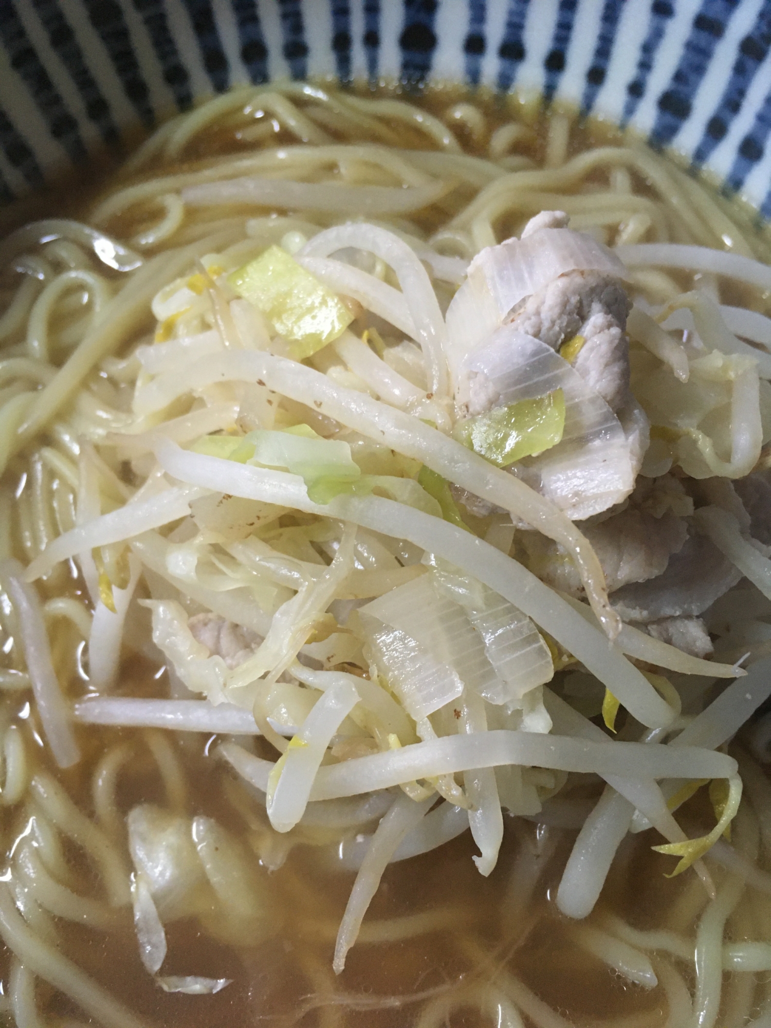 もやし野菜炒めラーメン