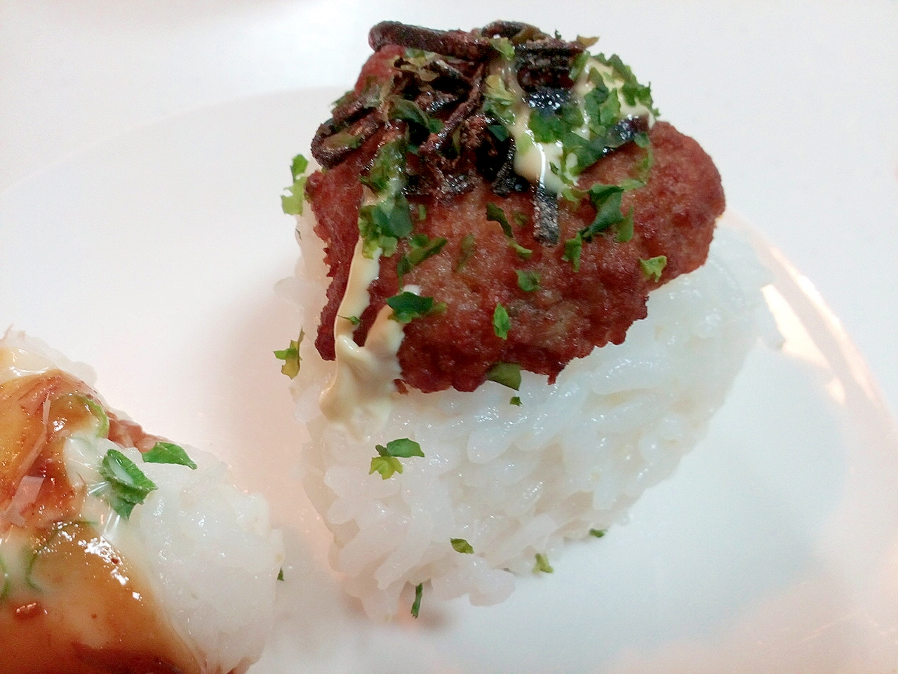 ハンバーグと塩昆布の焼おにぎり