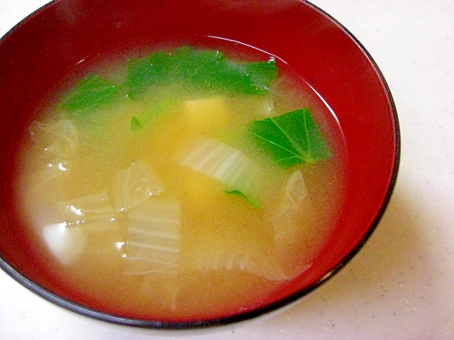 白菜とかぶの葉と豆腐のお味噌汁