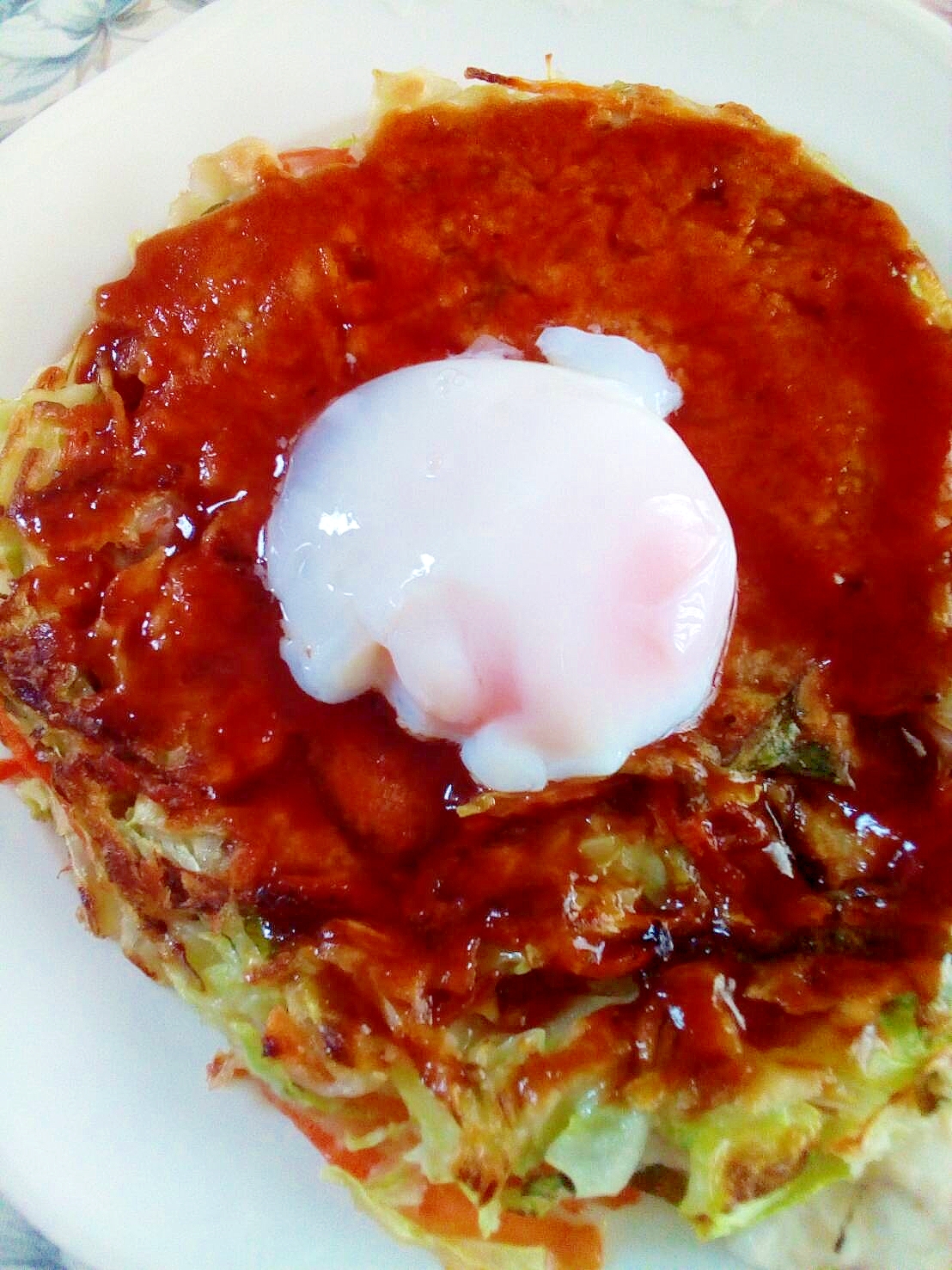 おかわかめ入りお好み焼き☆温泉卵のせ