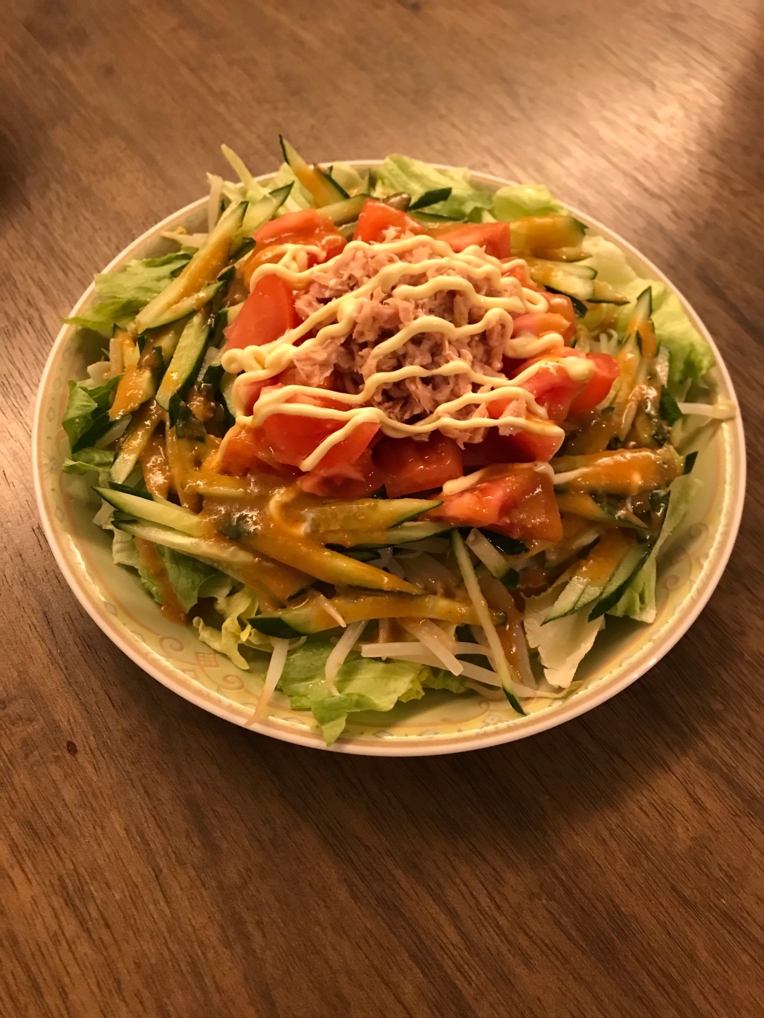 茹でもやしたっぷり！野菜がモリモリ食べられるサラダ