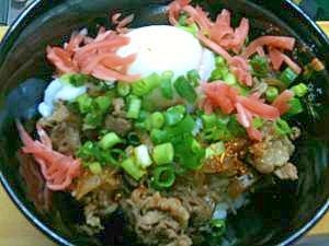 すき焼きの割り下で　ネギ玉牛丼