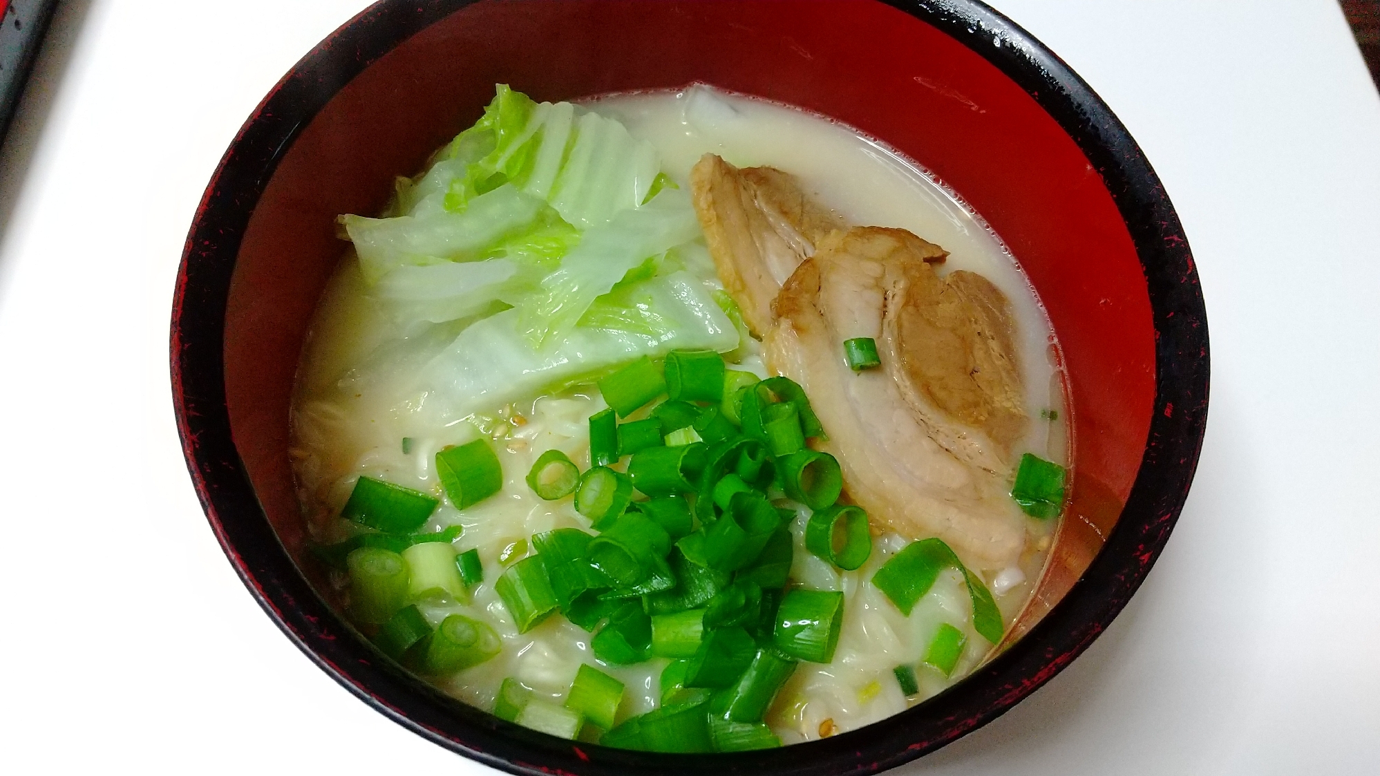 白菜入りインスタントラーメン