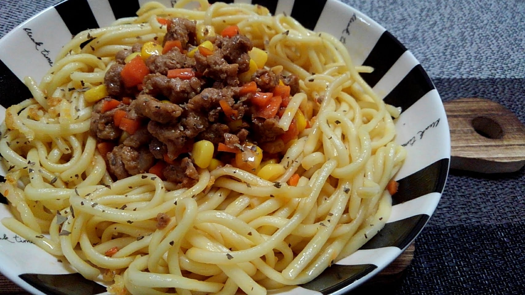 花椒辣醤で作るピリリ豚ミンチ甘味噌ジャージャー麺