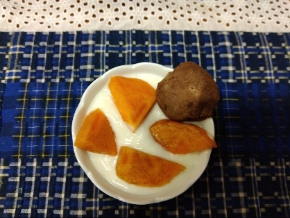 柿とワッフル♪シナモンヨーグルト•.¸¸¸.♡