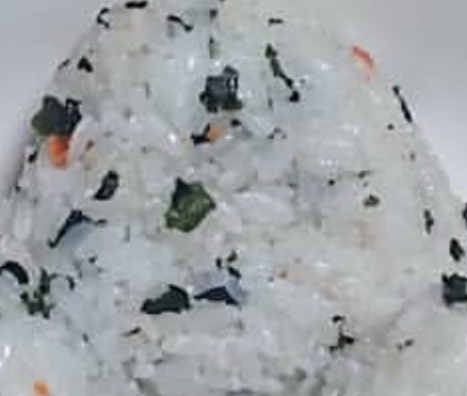 ✽梅とチーズのわかめおにぎり✽