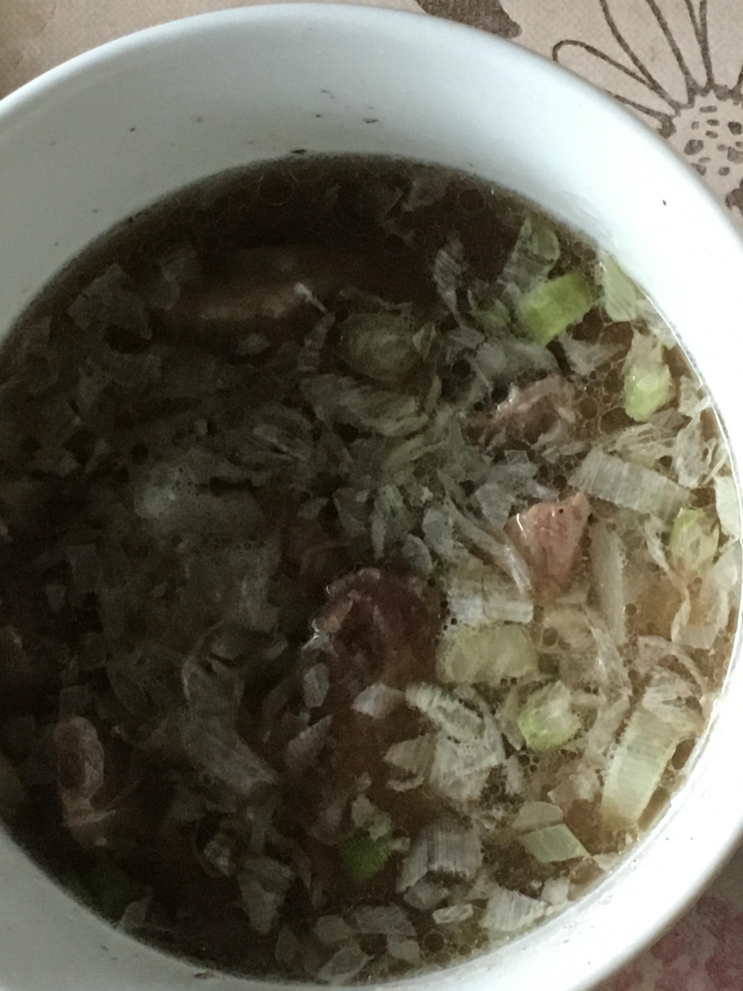 鶏のゆで汁でネギの醤油スープ