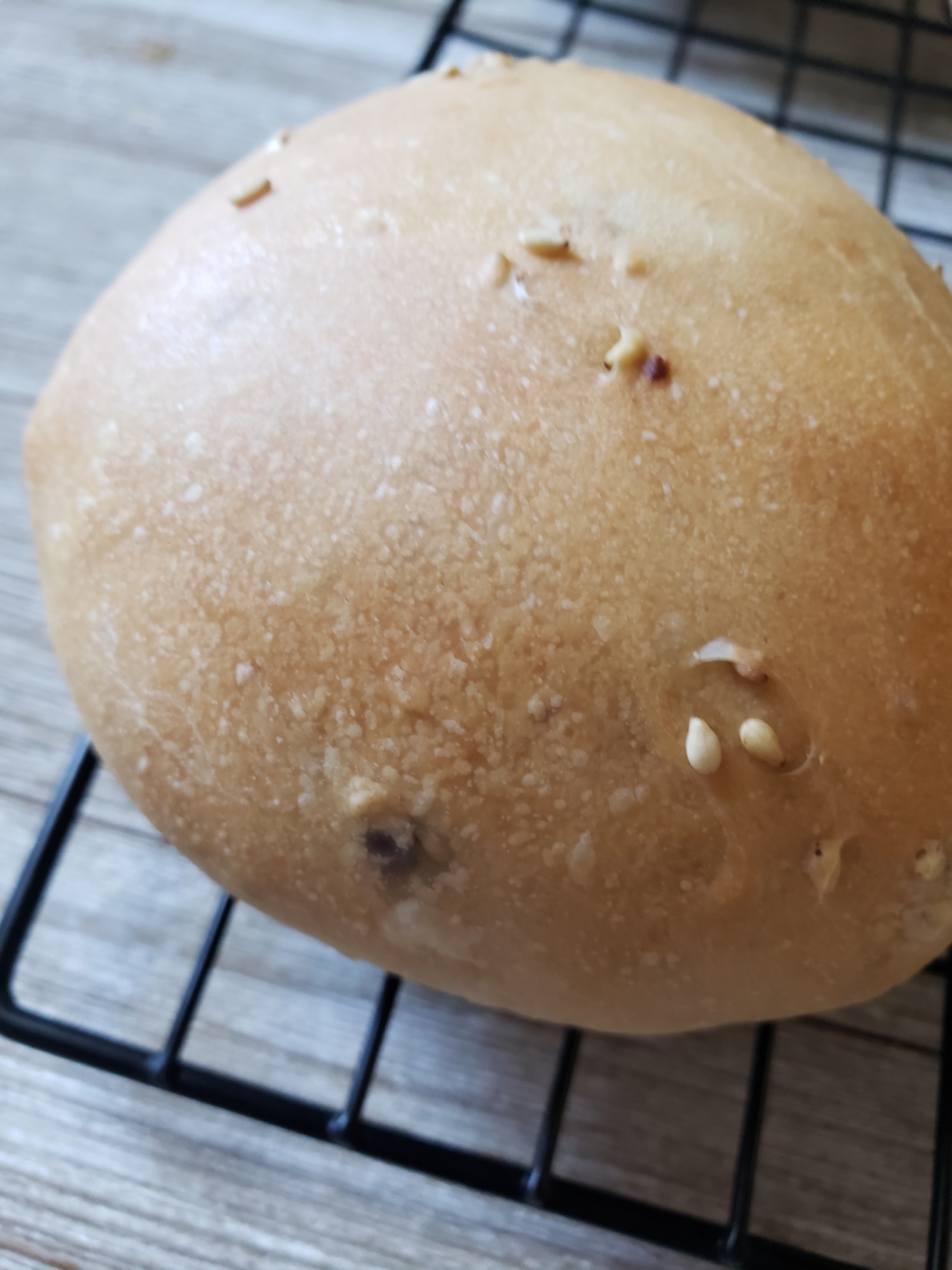 無花果とクランベリーのごまパン