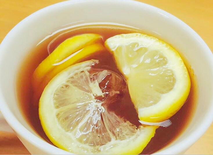 レモン入りの緑茶
