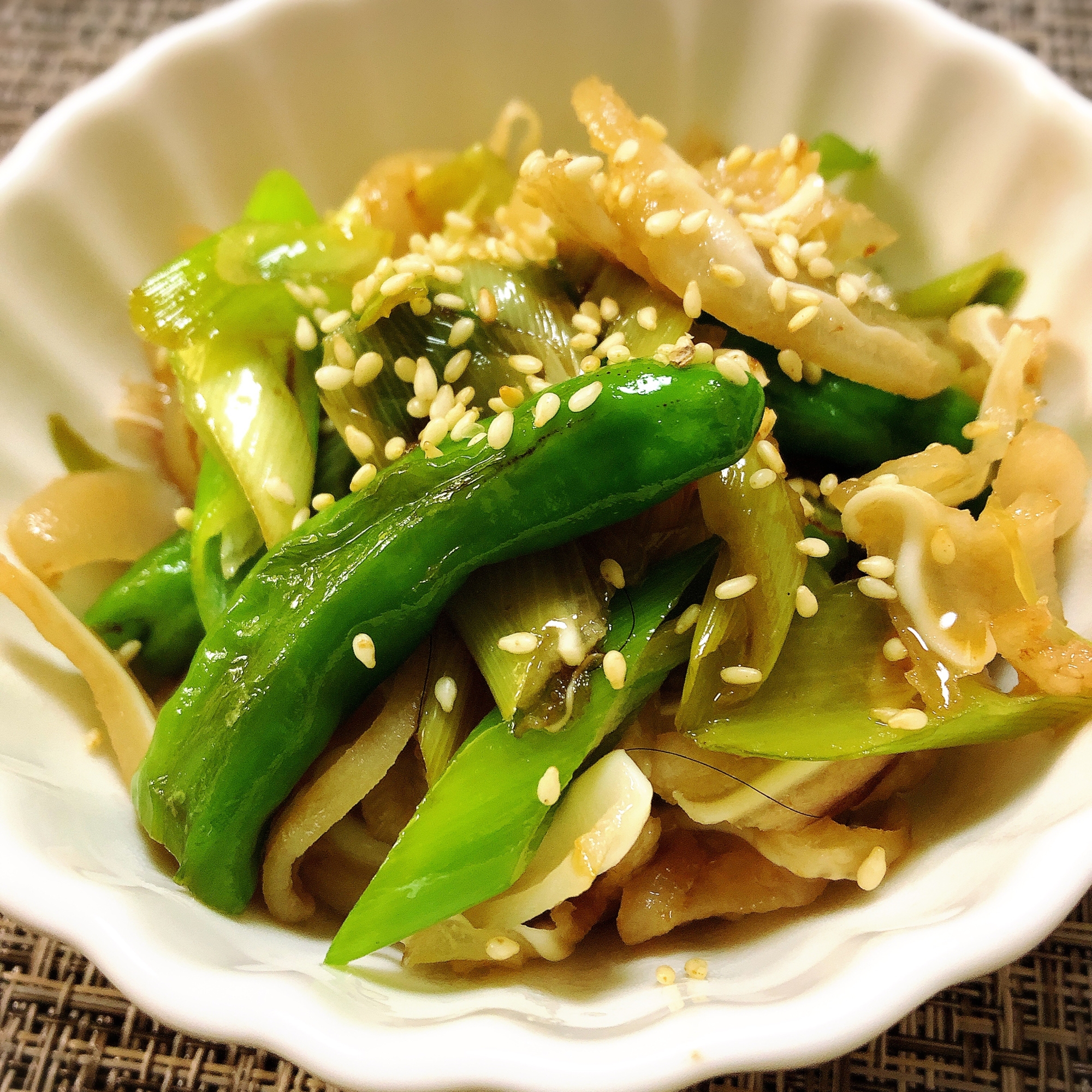 豚耳スモークと野菜の炒めもの