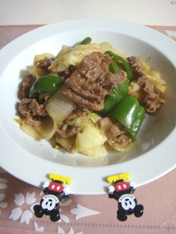 junさん牛肉で代用。野菜と一緒に食べるとヘルシーで良いですね♪辛さが美味しくてご飯がすすむ～（*^_^*）ミッキーのクリップですよん♪