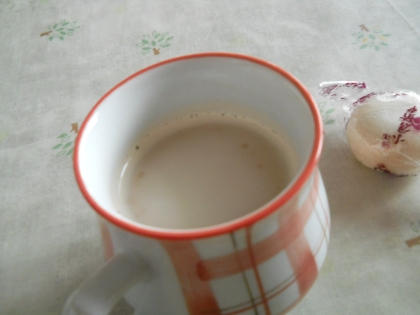 ホットで頂きました♪
メイプルの甘い香りが、気を落ち着かせてくれました（＾－＾）
（さっき、息子を叱って気が立ってたもんですから…）(#^.^#)