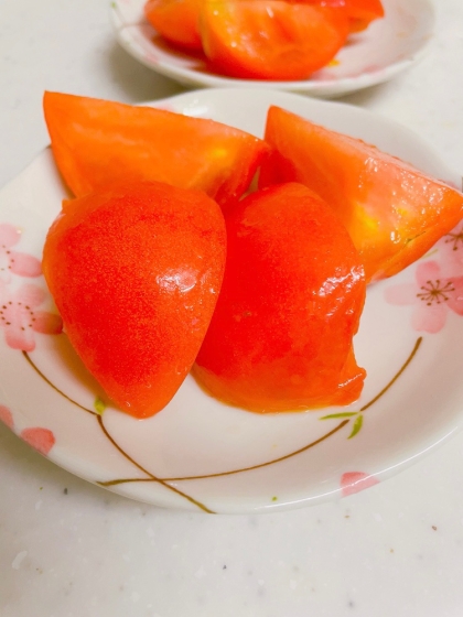 今日も暑かったです
台風の影響は無いですか？
冷やしたトマトにオリーブオイル＆ソルトで、スッキリした美味しさですね