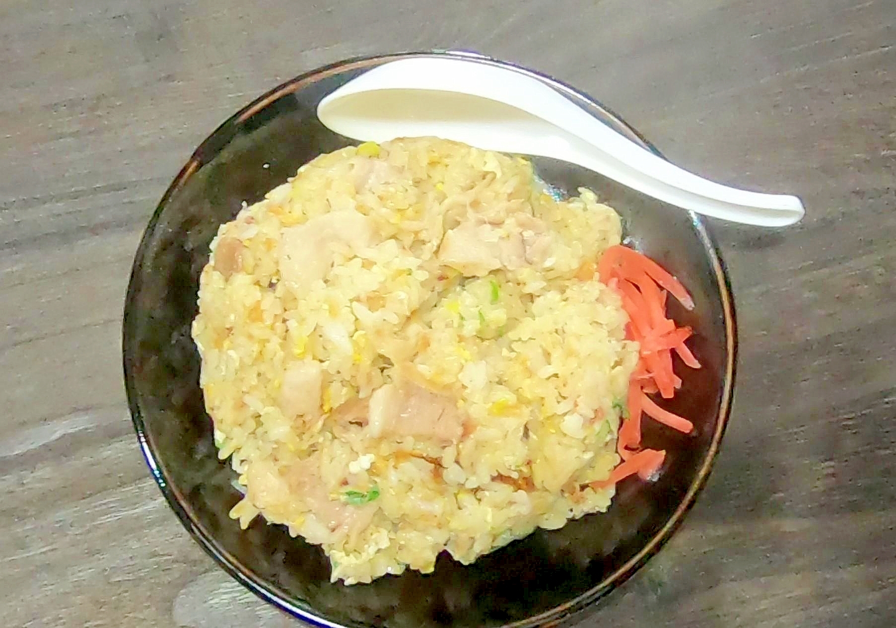 豚バラの旨味と鰹節の風味が絶妙 豚バラチャーハン レシピ 作り方 By かんたん料理 楽天レシピ