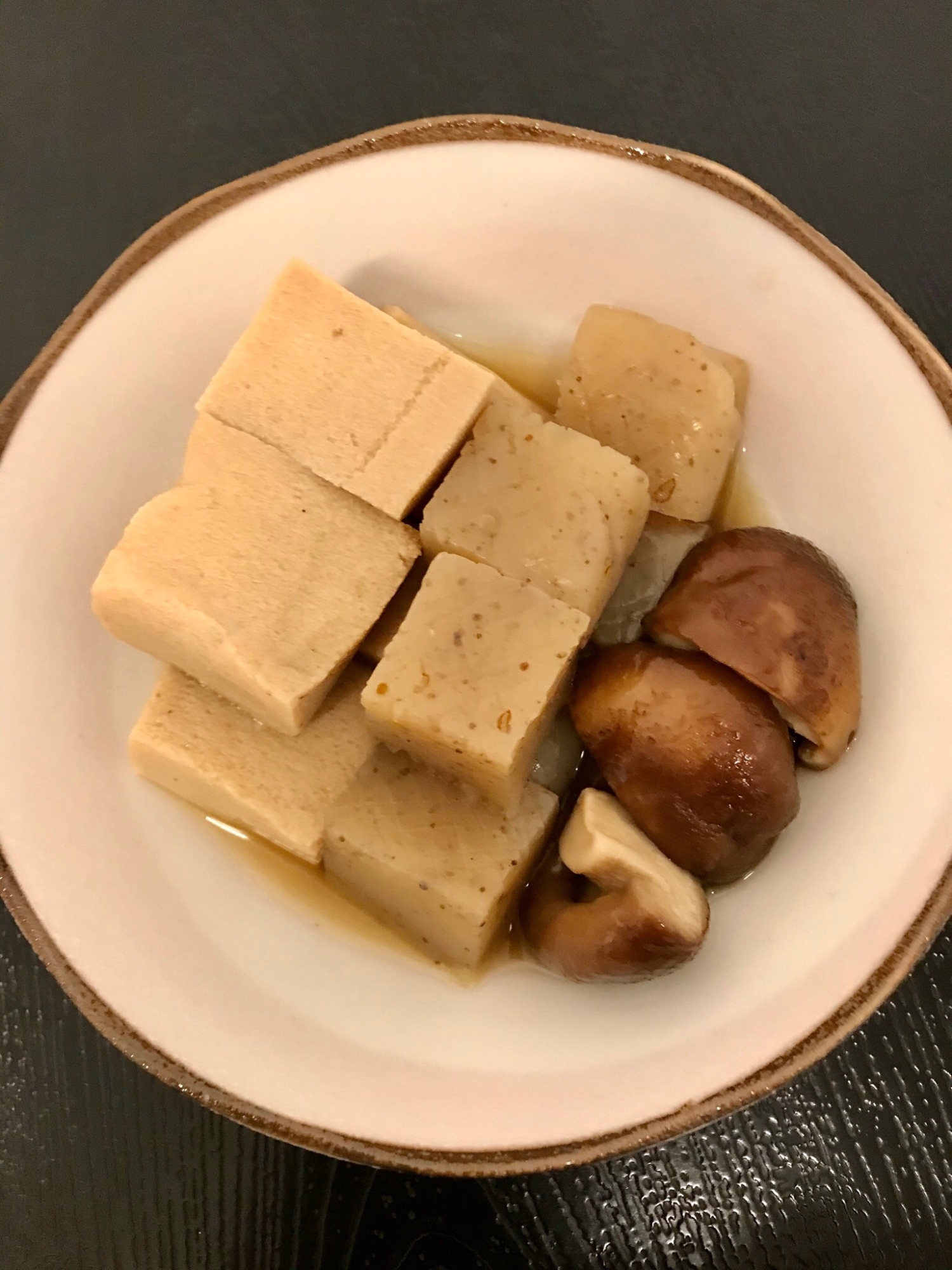 高野豆腐と蒟蒻と椎茸の煮物