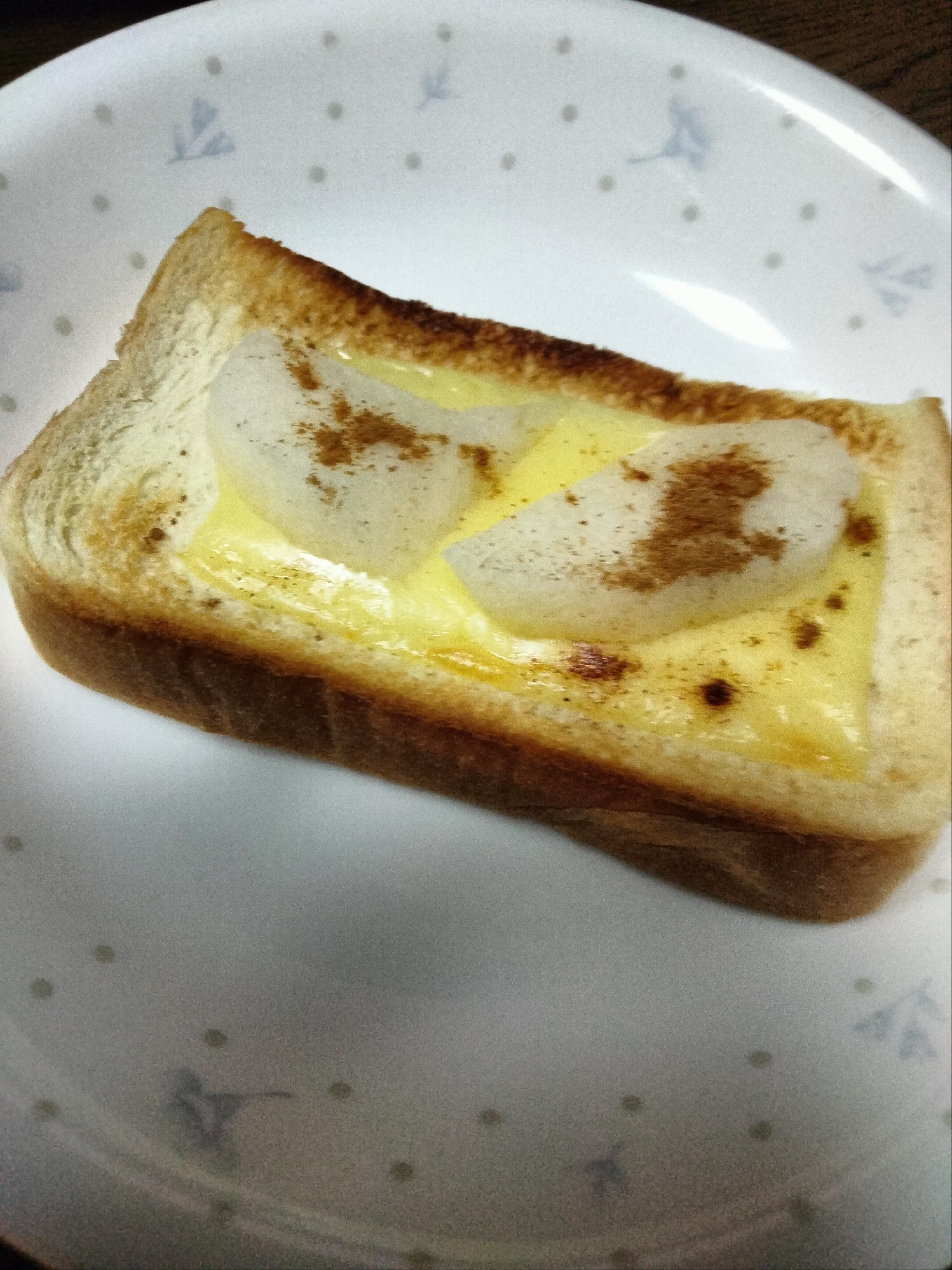 チーズトーストアレンジ 梨のせてシナモンかけて