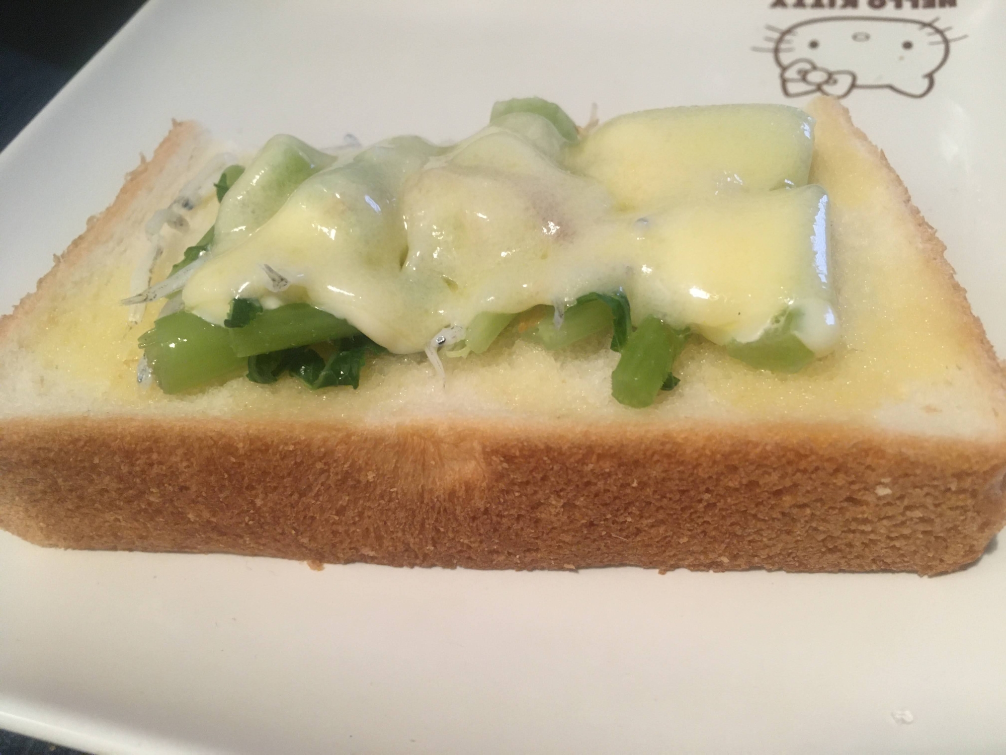しらすと大根の葉のチーズパン