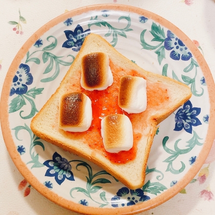 いちごジャムで作りました˚✧₊⁎
カリッとマシュマロ٩（⚈̤‿⚈̤ ）۶
また食べたいですෆ˚*ŧ‹”ŧ‹”(⑉︎• •⑉︎)ෆ˚*