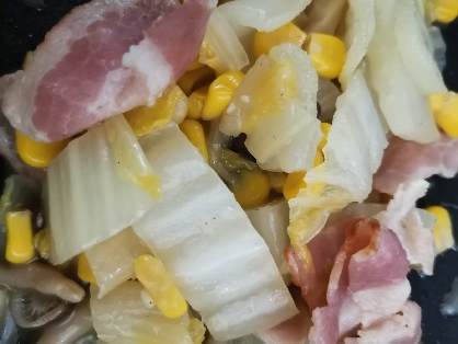 白菜とベーコンの炒め物