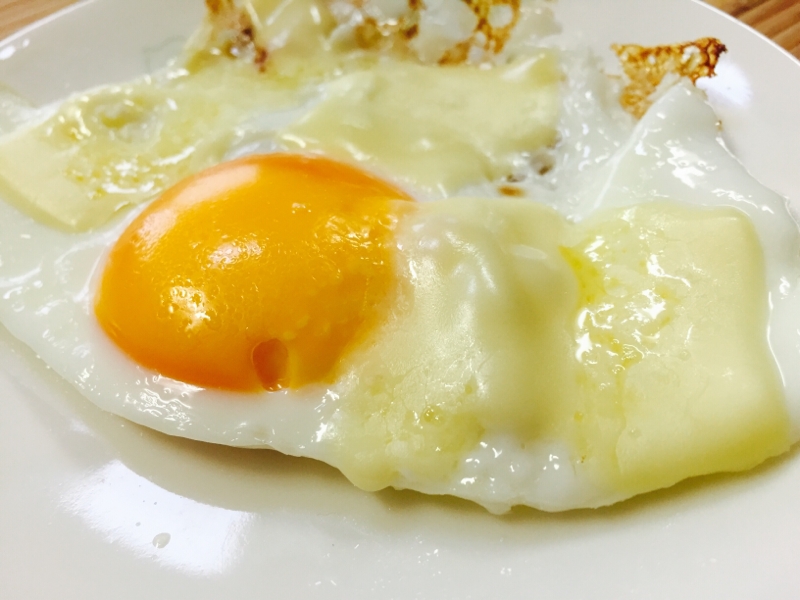 とろ〜り！チーズのせ目玉焼き