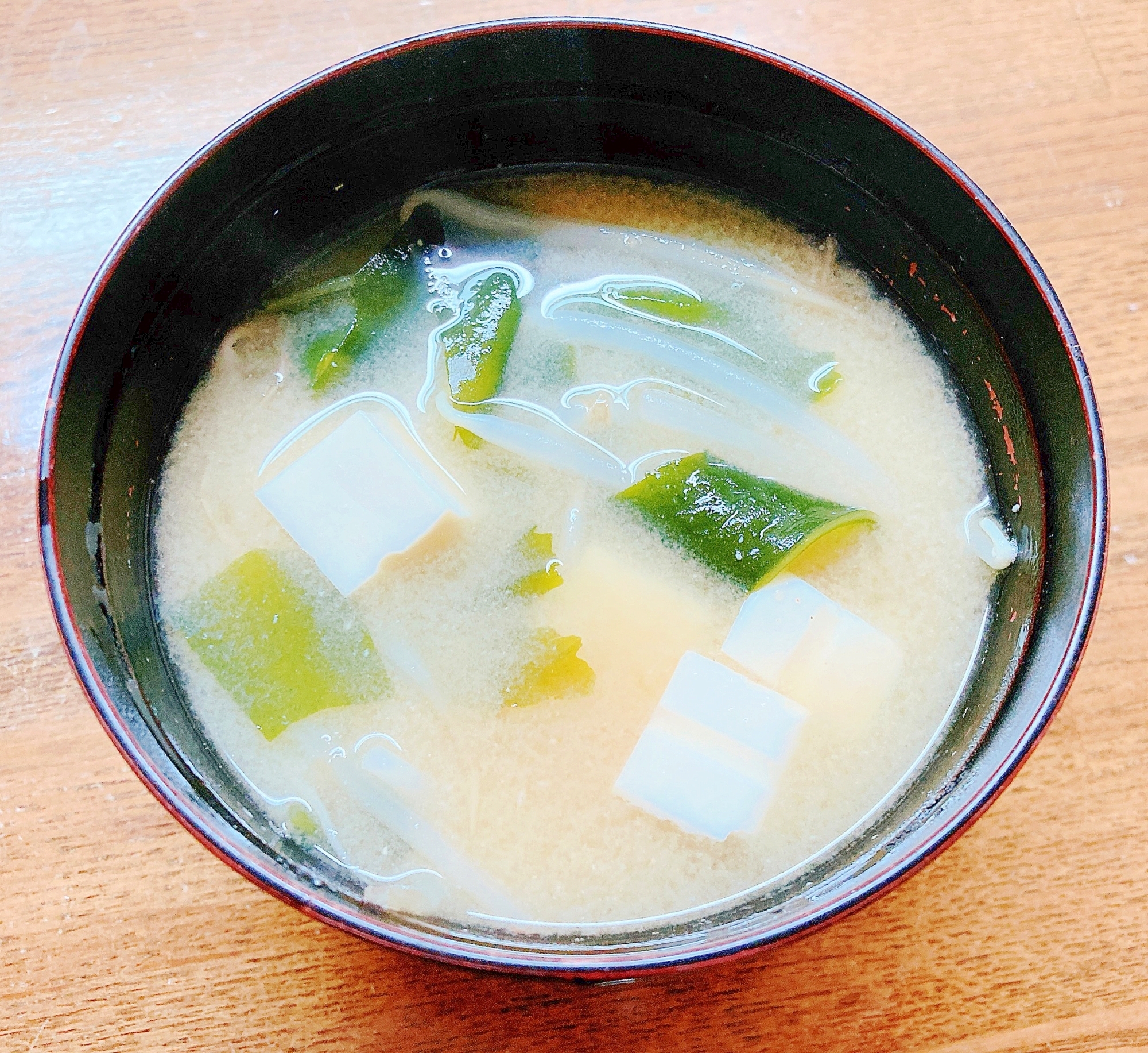 もやしと豆腐とワカメの味噌汁