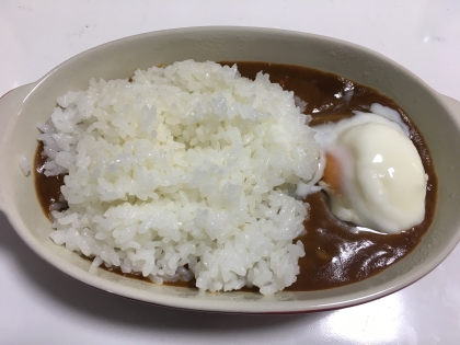 とろ～り、まったり絡めて。温玉カレー