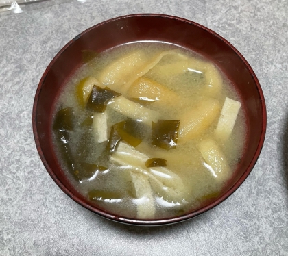 包丁要らず！わかめと揚げの味噌汁