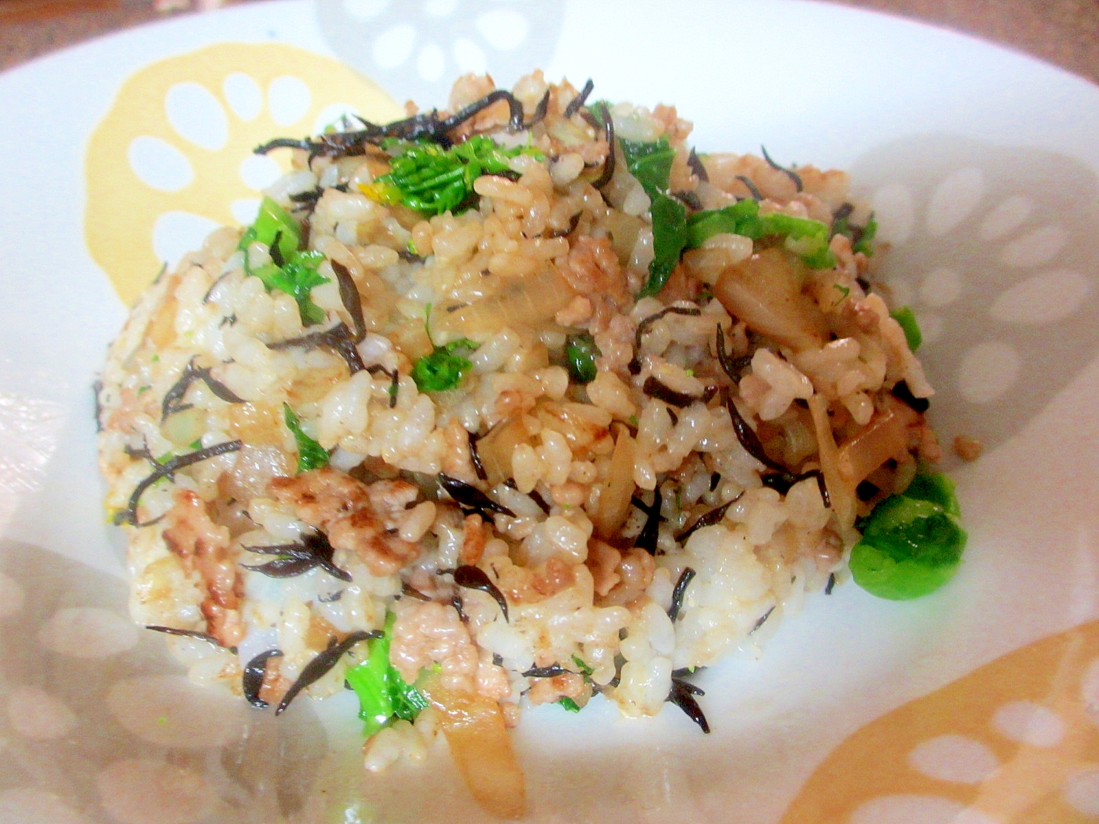 ひき肉、菜の花、ひじきのチャーハン