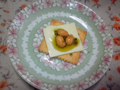 バジル風味☆　チーズとカシューナッツのクラッカー♪