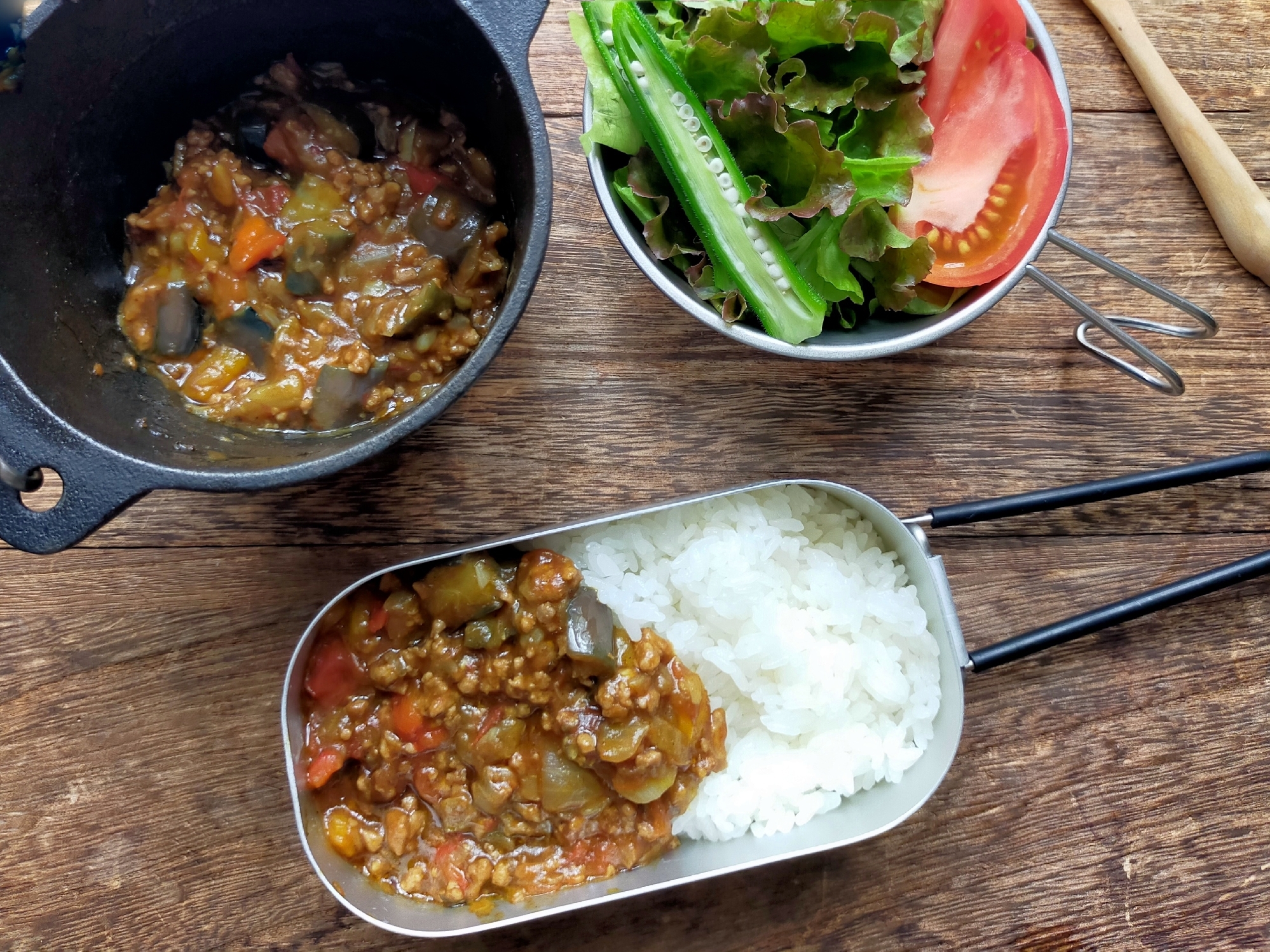ダイソーダッチオーブンで夏野菜キーマカレー