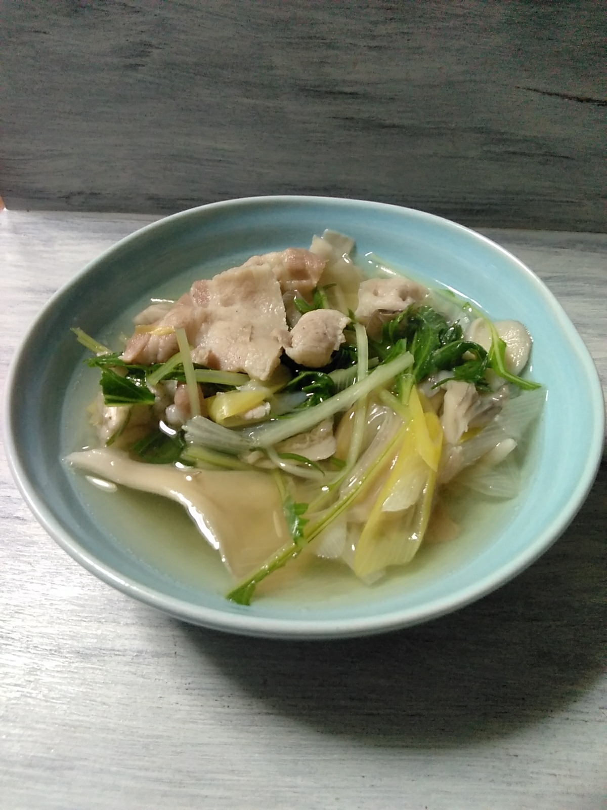 豚バラの旨味がギュッと✨水菜と舞茸のお鍋