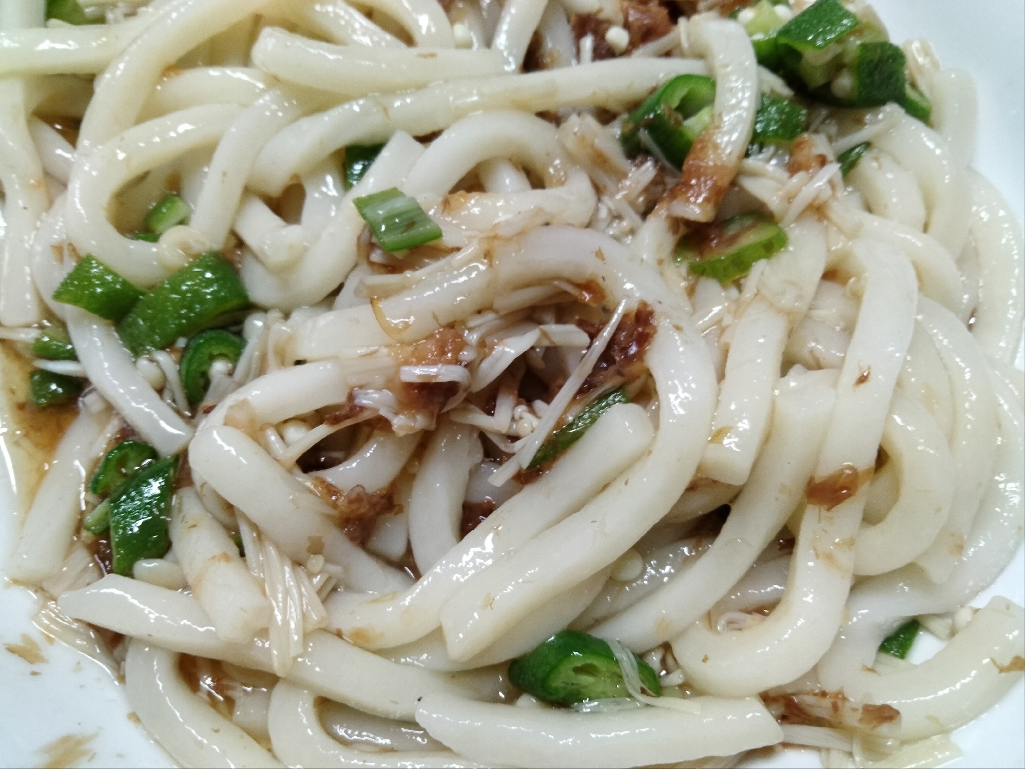 オクラえのき鰹節のレモンオイルつゆ冷うどん