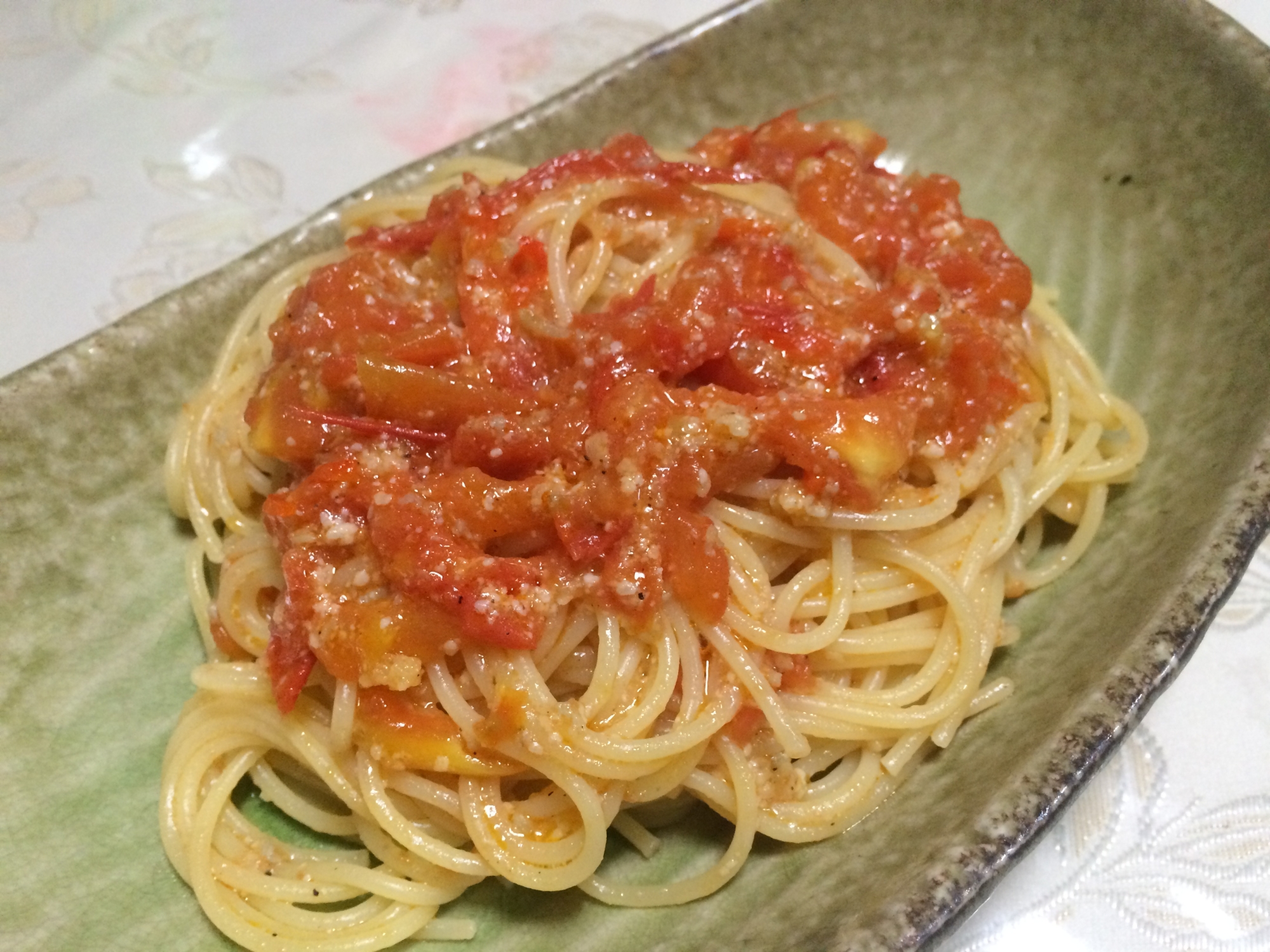 フレッシュトマトで作る♪ニンニクとトマトのパスタ