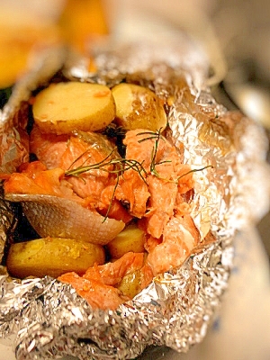 銀鮭とじゃが芋のローズマリーホイル焼き