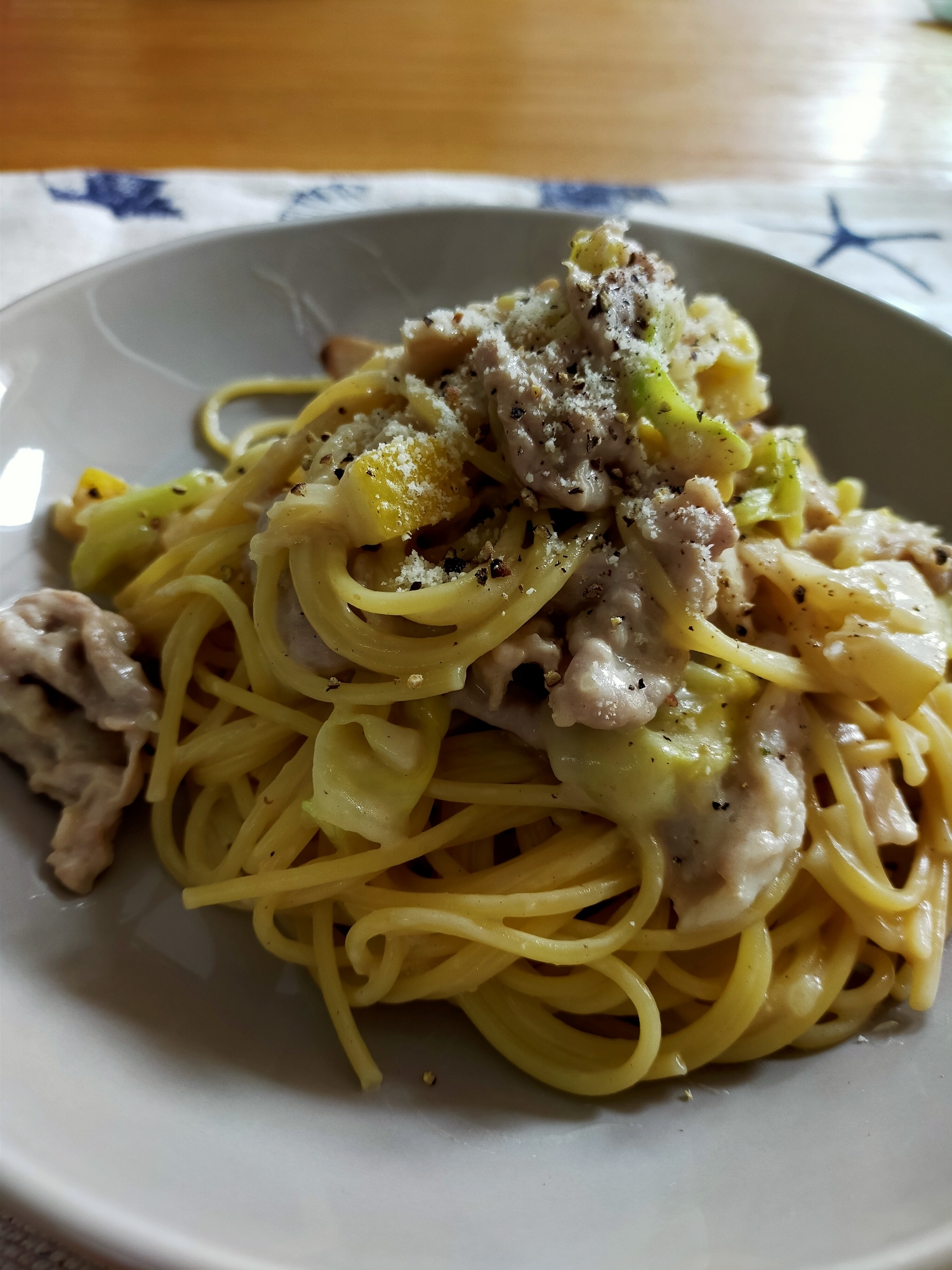 風味爽やか！春キャベツと豚肉のレモンクリームパスタ