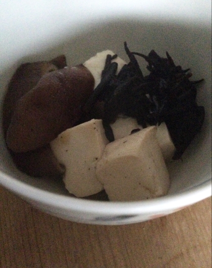 冷凍椎茸とわかめと豆腐のお味噌汁
