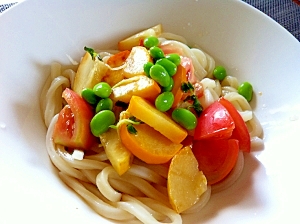 トマトとズッキーニの冷やしうどん