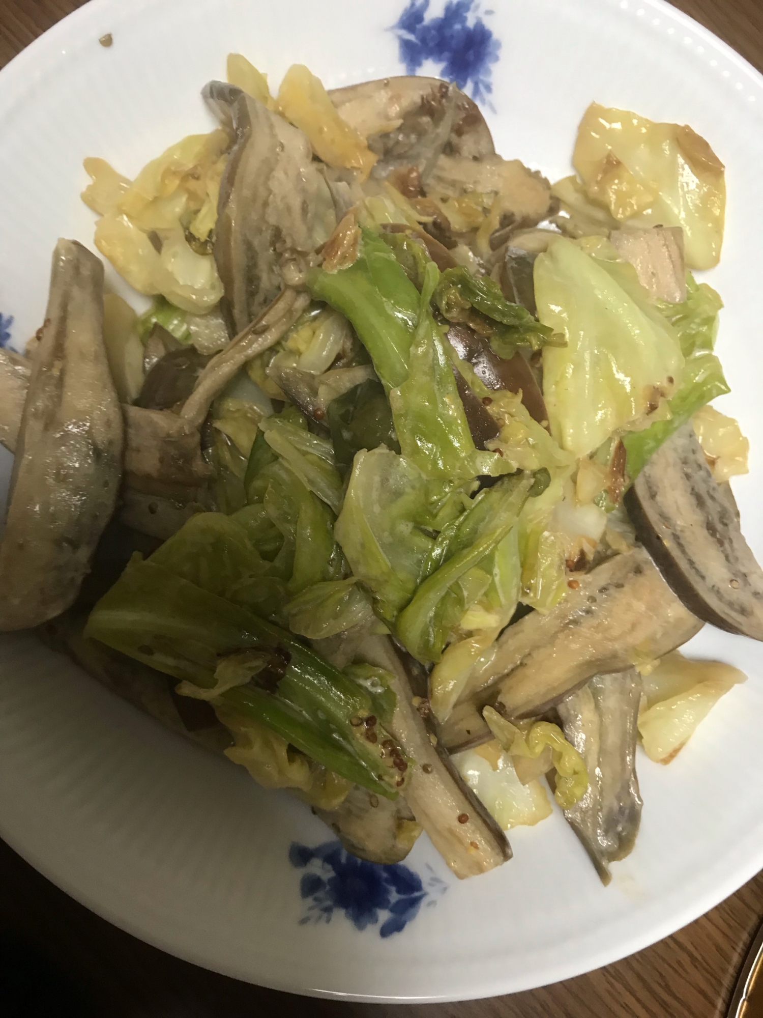 【男の節約レシピ】ナスとキャベツの醤油マヨ炒め